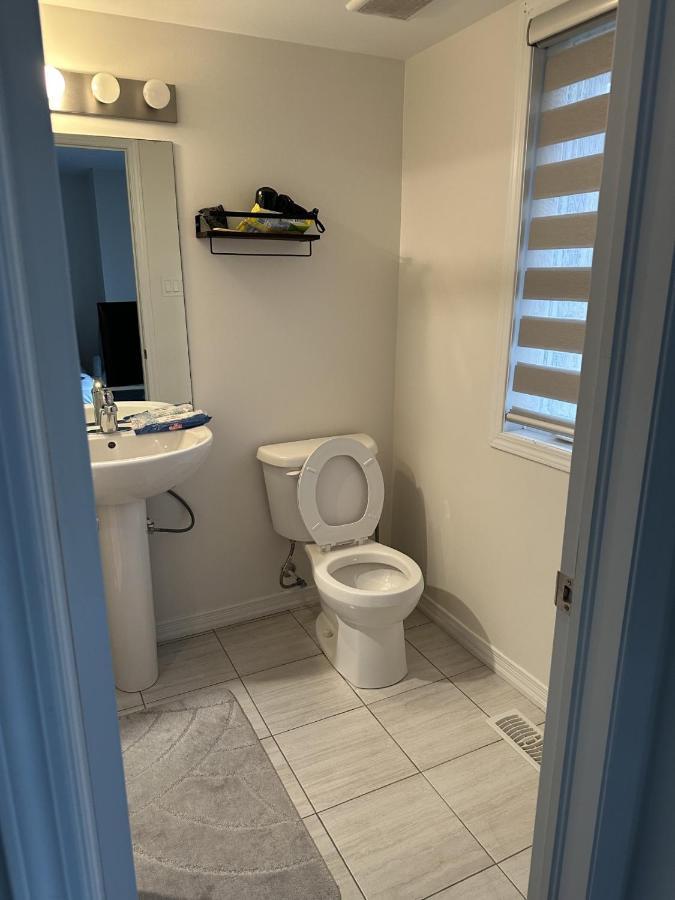 Ensuite Guest Room With Separate Entrance Mississauga Exterior foto